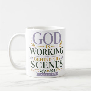 Caneca De Café Deus Trabalha por Trás das Cenas Citação Diária de