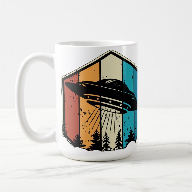 Caneca De Café Devaneio Galáctico: OVNI Sobrevoa Floresta Retro (Esquerda)