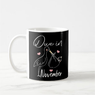 Caneca De Café Devido Em Novembro Cisne Engraçado Carregando Um N