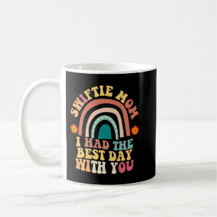Caneca De Café Dia de as mães Swiftie Mãe Retro Groovy Rainbow