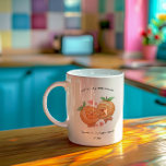 Caneca De Café Dia de os namorados de aperto principal | Personal<br><div class="desc">Celebre o seu especial no dia deste Namorados com a caneca de café personalizada de aperto principal! Esta charmosa caneca apresenta um adorável design de aquarela de duas laranjas sorridentes, completadas com folhas verdes e corações cor-de-rosa lúcidos. Acima da ilustração, um doce trocadilho, "laranja você está feliz que nos encontramos",...</div>