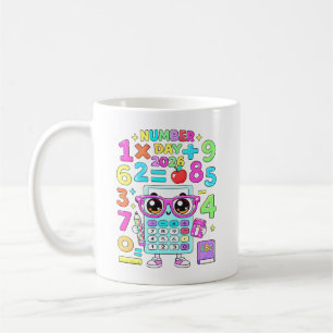 Caneca De Café Dia do Número 2026 Design de Calculadora Matemátic
