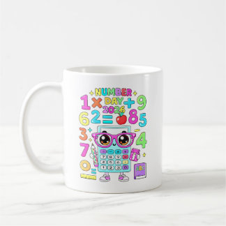 Caneca De Café Dia do Número 2026 Design de Calculadora Matemátic
