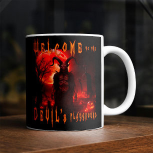 Caneca De Café Diabo Satanás no cemitério noturno com lua vermelh