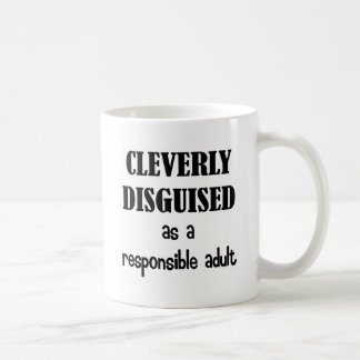 Caneca De Café Disfarçado inteligente como um adulto responsável