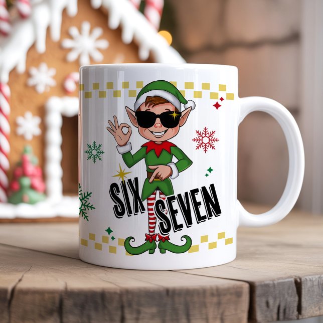 Caneca De Café Divertido Seis Sete 67 Meme Elfo de Natal Humor de (Six seven 67 funny meme trending retro Xmas santa elf holiday humor Christmas coffee 11 oz mug gift )