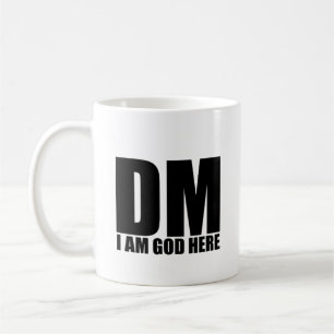 Caneca De Café "DM - EU SOU DEUS AQUI" agrido