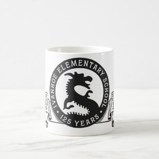 Caneca de café do aniversário de Ivanhoe 125th