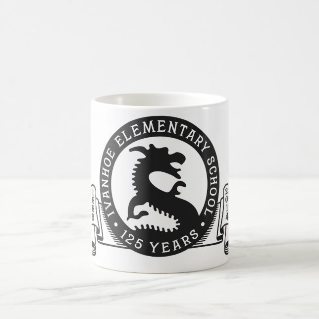 Caneca de café do aniversário de Ivanhoe 125th (Centro)