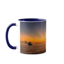 Caneca de Café do Caribe com pôr do sol e veleiro
