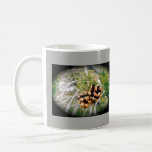 Caneca de café do cone do pinho