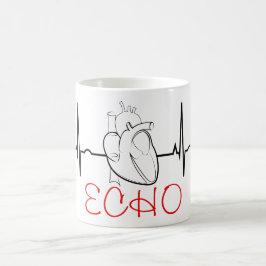 Caneca de café do eco com EKG e coração realístico