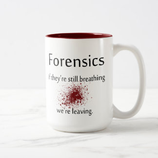 Caneca de café do forense
