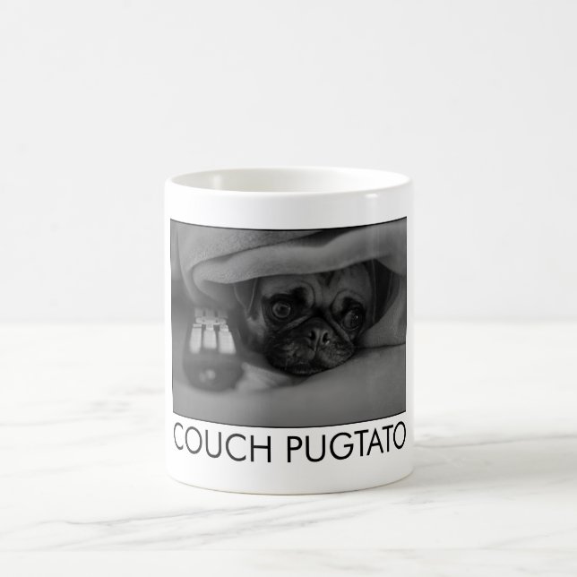 CANECA DE CAFÉ DO PUG DA BATATA DO SOFÁ PUGTATO (Centro)