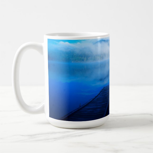 Caneca De Café Doca em lago calmo e enevoado, Califórnia (Esquerda)