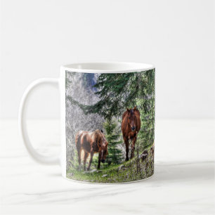 Caneca De Café Dois Cavalos e Bebendo Florestal