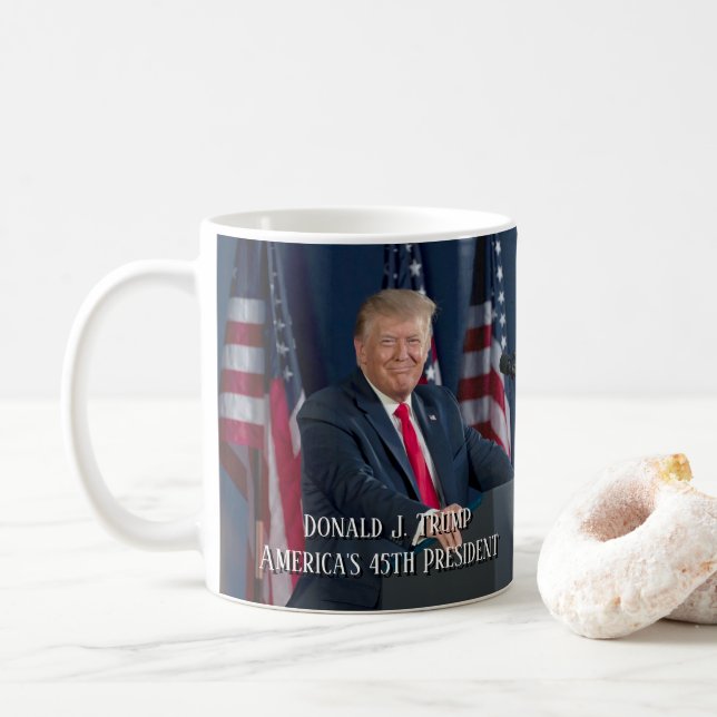 Caneca De Café Donald J. Trump 45º Presidente Keepsaame (Com Donut)