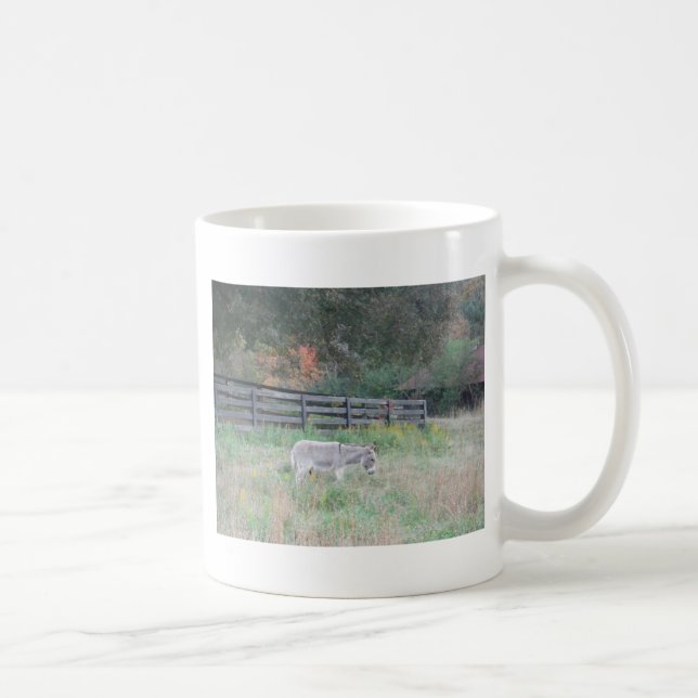 Caneca De Café Donkey em um Campo de outono. (Direita)