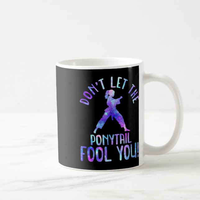 Caneca De Café Dont Let The Ponytail Fool You Funny For Karate Gi (Direita)