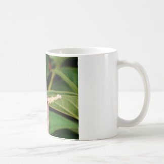 Caneca De Café Dragonfly com flores brancas