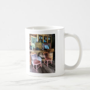 Caneca De Café Duas Cadeiras Cor-de-Rosa na Loja de Conveniência