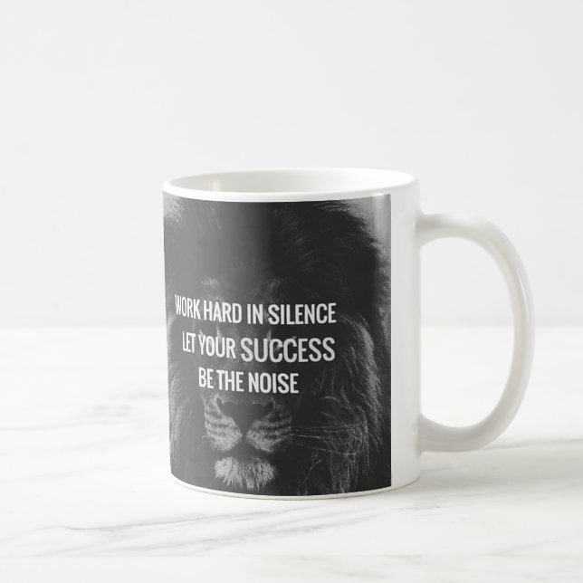 Caneca De Café Duro De Trabalho Em Silêncio - Motivação (Direita)
