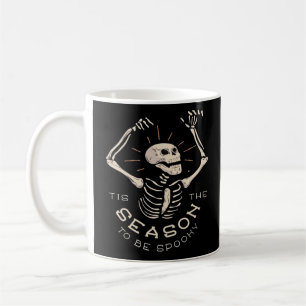 Caneca De Café É a Temporada para Esqueleto de Halloween Assustad