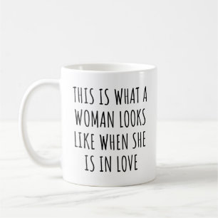 Caneca De Café É assim que uma mulher se parece quando está apaix