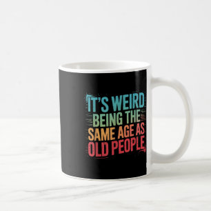 Caneca De Café É Estranho Ter A Mesma Idade Que As Pessoas Antiga