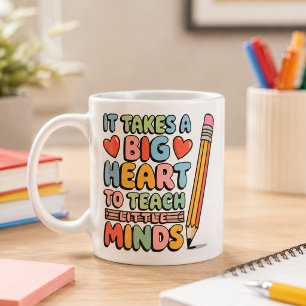 Caneca De Café É Preciso um Grande Coração para Ensinar Pequenas 