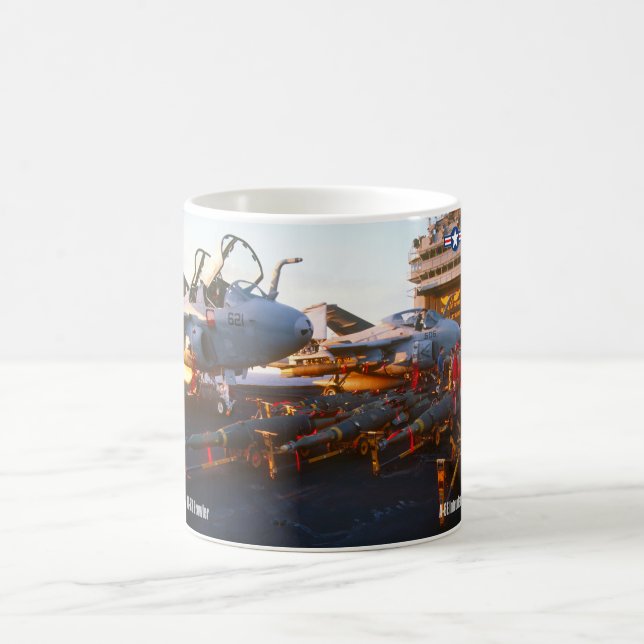 Caneca De Café EA-6B PROWLER e A-6E INTRUTOR (Centro)