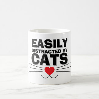 Caneca De Café Easily Distracted by Cats Mug | We Are All Mugs