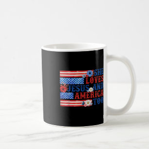 Caneca De Café Ela Ama Jesus E A América Demasiado Cristã E Sinal