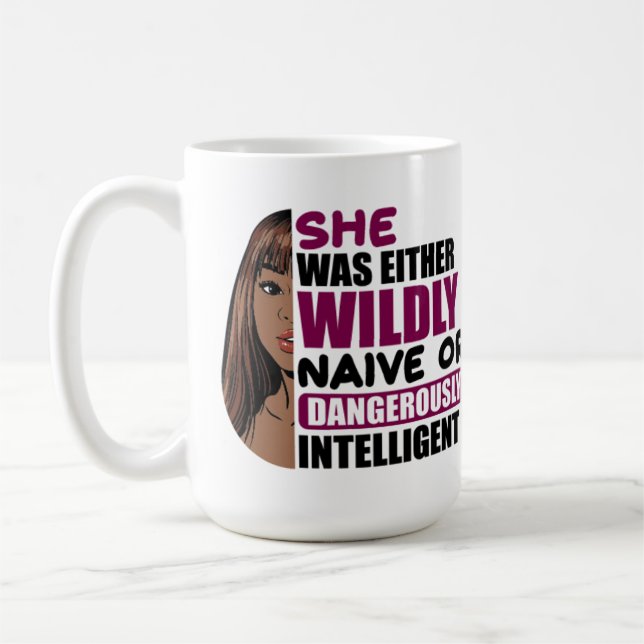 Caneca De Café Ela era ingênua ou perigosamente inteligente (Esquerda)