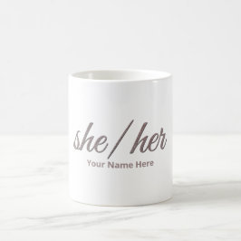 Caneca De Café Ela está em Script Font