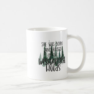 Caneca De Café Ela nasceu e cresceu no acampamento Wisha Woods