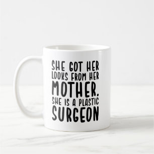 Caneca De Café Ela tem olhares da mãe, é cirurgiã plástica