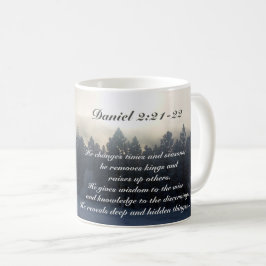 Caneca De Café Ele muda de época e época, Daniel 2:21 Bíblia
