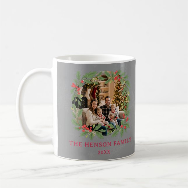 Caneca De Café Elegant Holly Wreath Merry Christmas Family Photo (Esquerda)