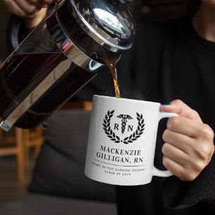 Caneca De Café Elegante de Graduação Escolar de Enfermagem Person