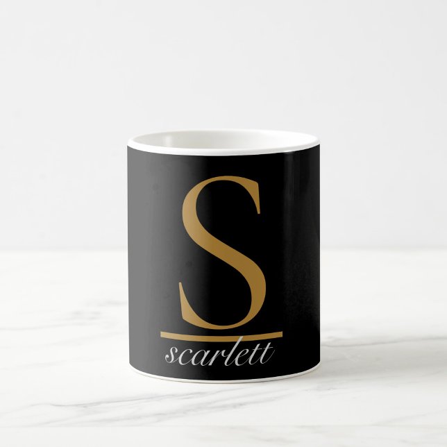 Caneca De Café Elegante Dourado Monograma Girly Script Na moda (Criador carregado)