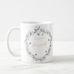 Caneca De Café Elegante Na moda Romântico Personalizado por Wreat<br><div class="desc">Ramais de orquídeas brancas, desenhadas à mão em lápis de grafite, adornam este simples, mas sofisticado, elegante e chic design. A tonalidade do ouro na cor do escrevendo dá a isso um brilho festivo, mas subjugado. Esta caneca de café na moda faria um lindo presente de casamento para as suas...</div>