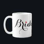 Caneca De Café Elegante Script Noiva Chá de Noiva Festa de Casame<br><div class="desc">Bela,  elegante tipografia preta em branco script,  coração vermelho,  estiloso,  clássico caneca de chá café leite,  para a noiva para chá de noiva,  despedida de solteira,  casamento.</div>
