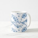 Caneca De Café Elegante Vintage Rosas e fitas azuis gravadas<br><div class="desc">Rosas,  flores,  videiras,  folhas e borboletas,  azuis,  elegantes e românticas,  gravadas a azul,  com fitas e arcos entrelaçados sobre fundo branco.</div>