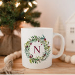 Caneca De Café Elegante Winter Greenery Burgundy Monograma Wreath<br><div class="desc">Esta elegante caneca de café sazonal de Natal apresenta um verde floral cor d'água design,  moldando um burgundy personalizado / monograma vermelho de vinho. Personalize com o seu primeiro monograma ou sobrenome inicial.</div>