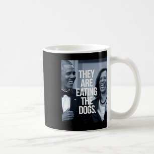 Caneca De Café Eles Estão Comendo Os Cães Apoiando O Presidente K