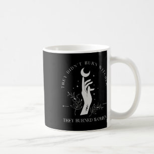 Caneca De Café Eles não queimaram bruxas que queimaram as mulhere