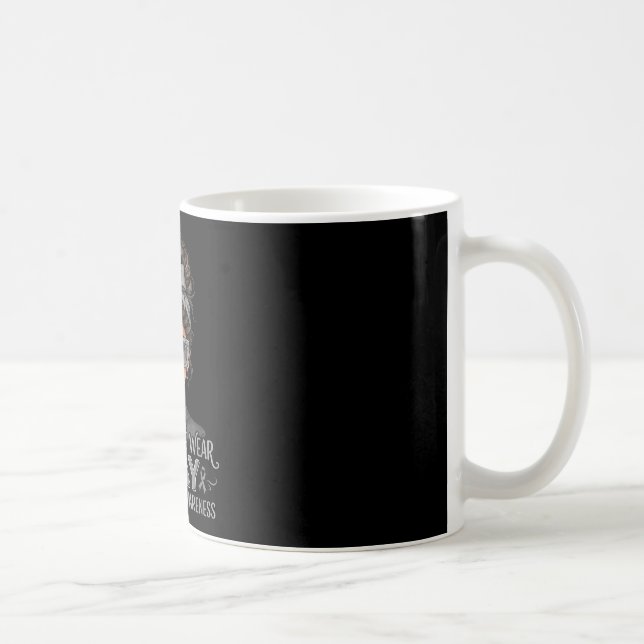 Caneca De Café Em abril use um coque desarrumado cinza de conscie (Direita)