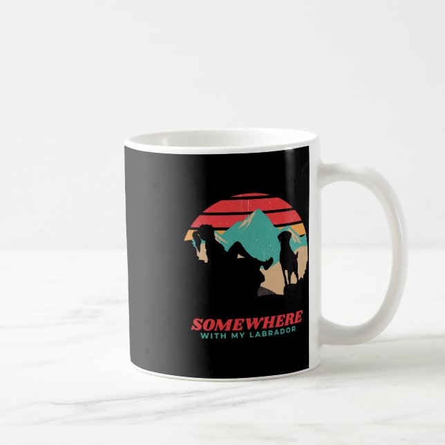 Caneca De Café Em algum lugar com a minha mulher labrador a fazer (Direita)