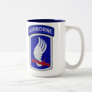Caneca De Café Em Dois Tons 173rd Veterinários transportados por via aérea d